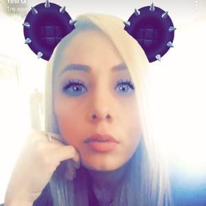 Meet your Posher, Yecenia